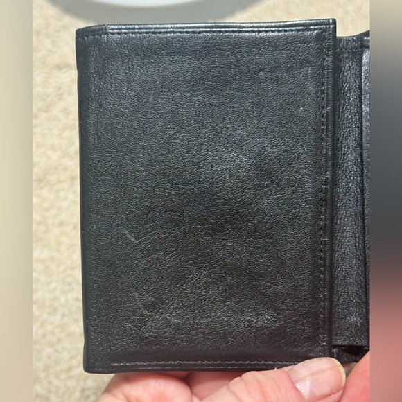 Rolfs Black Leather Cowhide Tri-Fold Wallet with ID Window - Picture 6 of 13